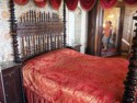 The queen's bed